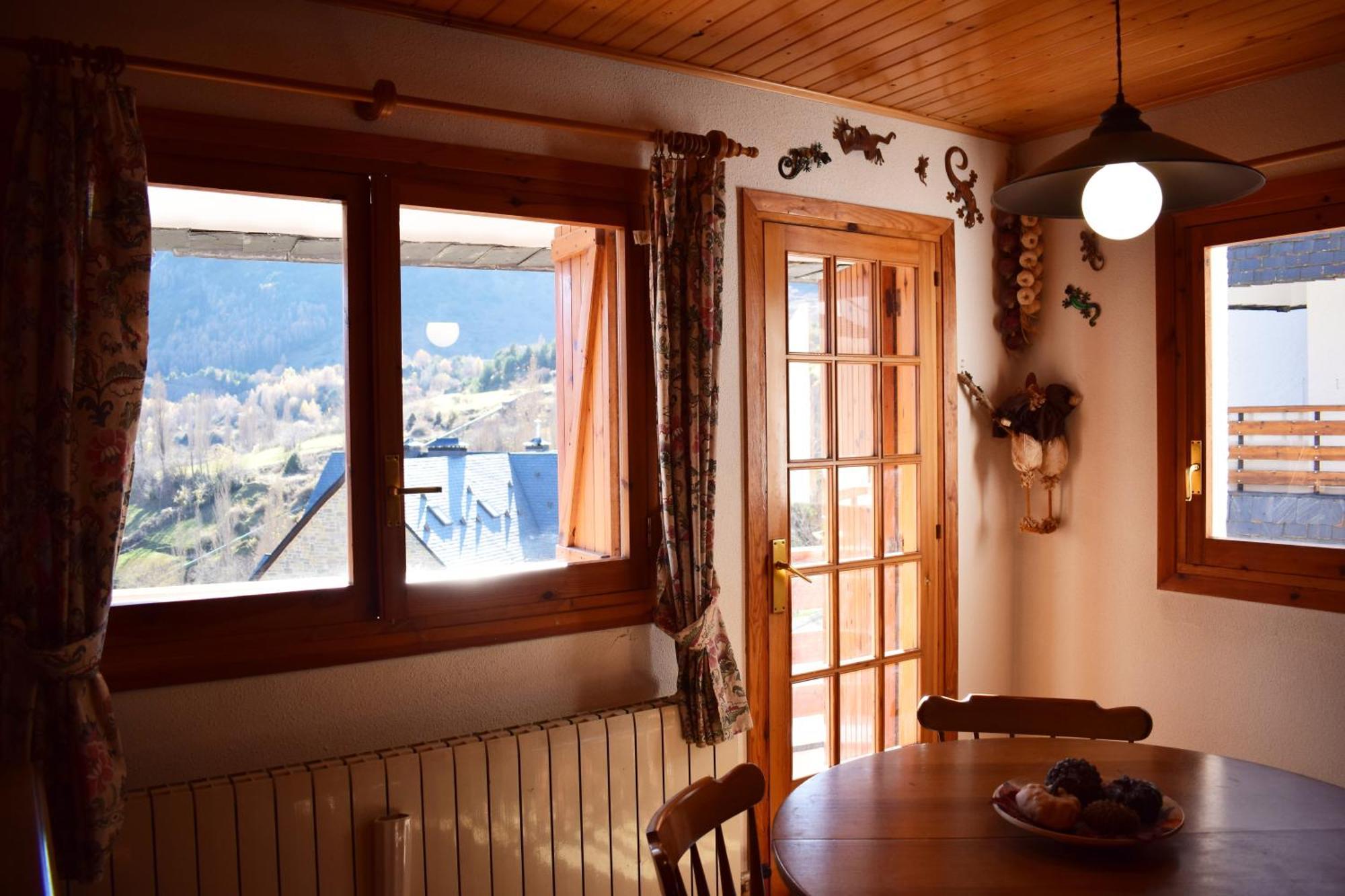 Saliecho Acogedor Apartamento Jardin Y Piscina Sallent de Gállego Exteriör bild