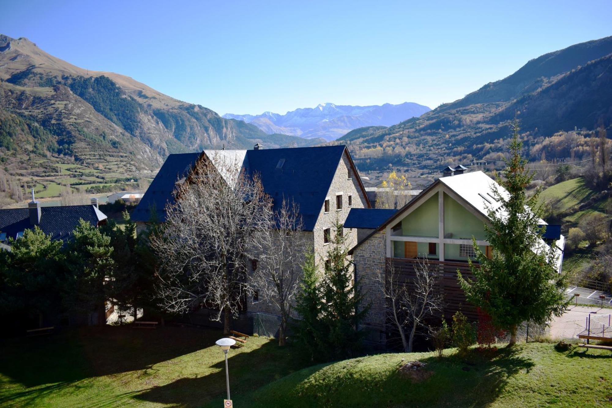 Saliecho Acogedor Apartamento Jardin Y Piscina Sallent de Gállego Exteriör bild
